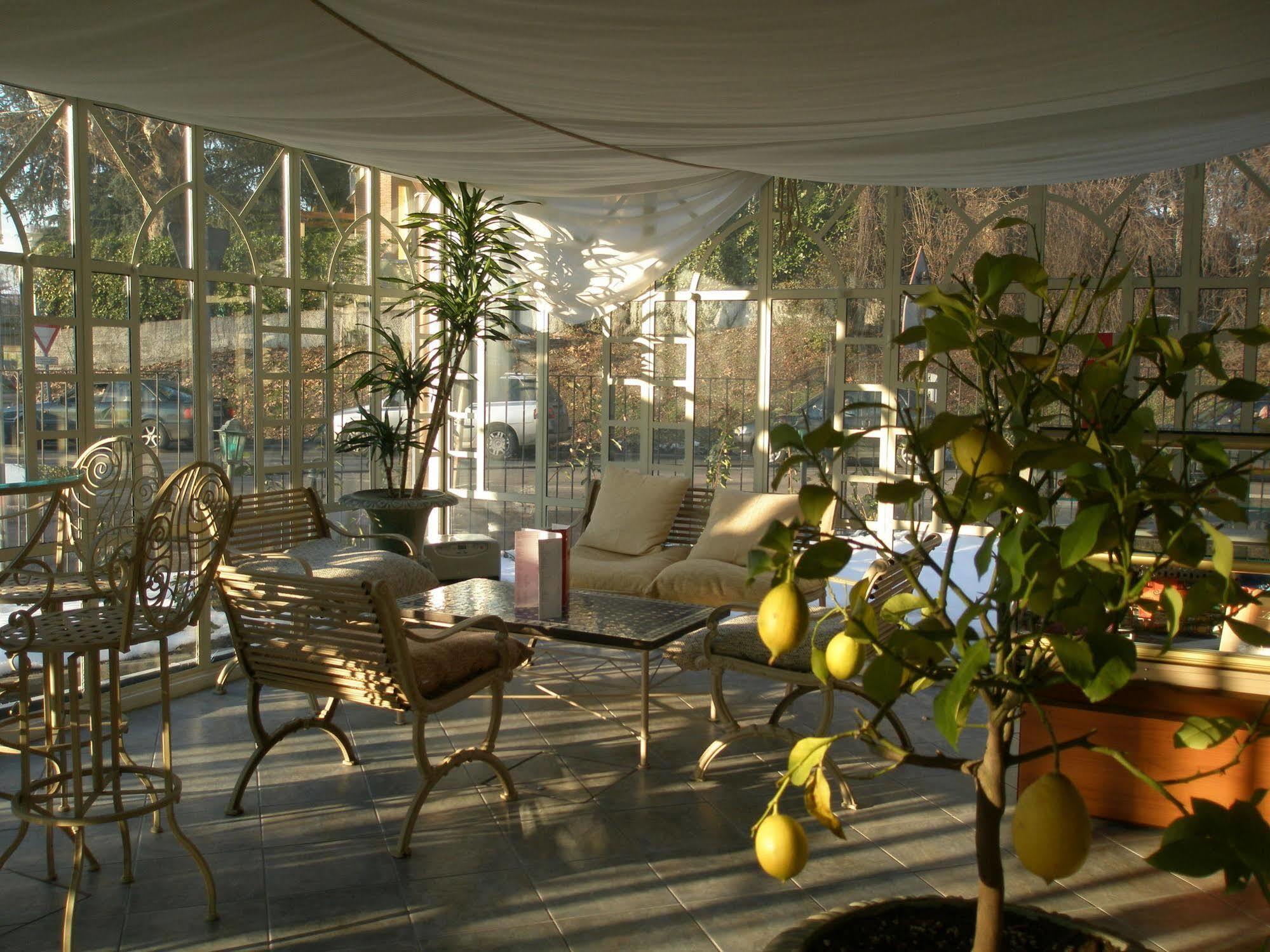 Hotel Montecarlo Castellanza Exterior photo