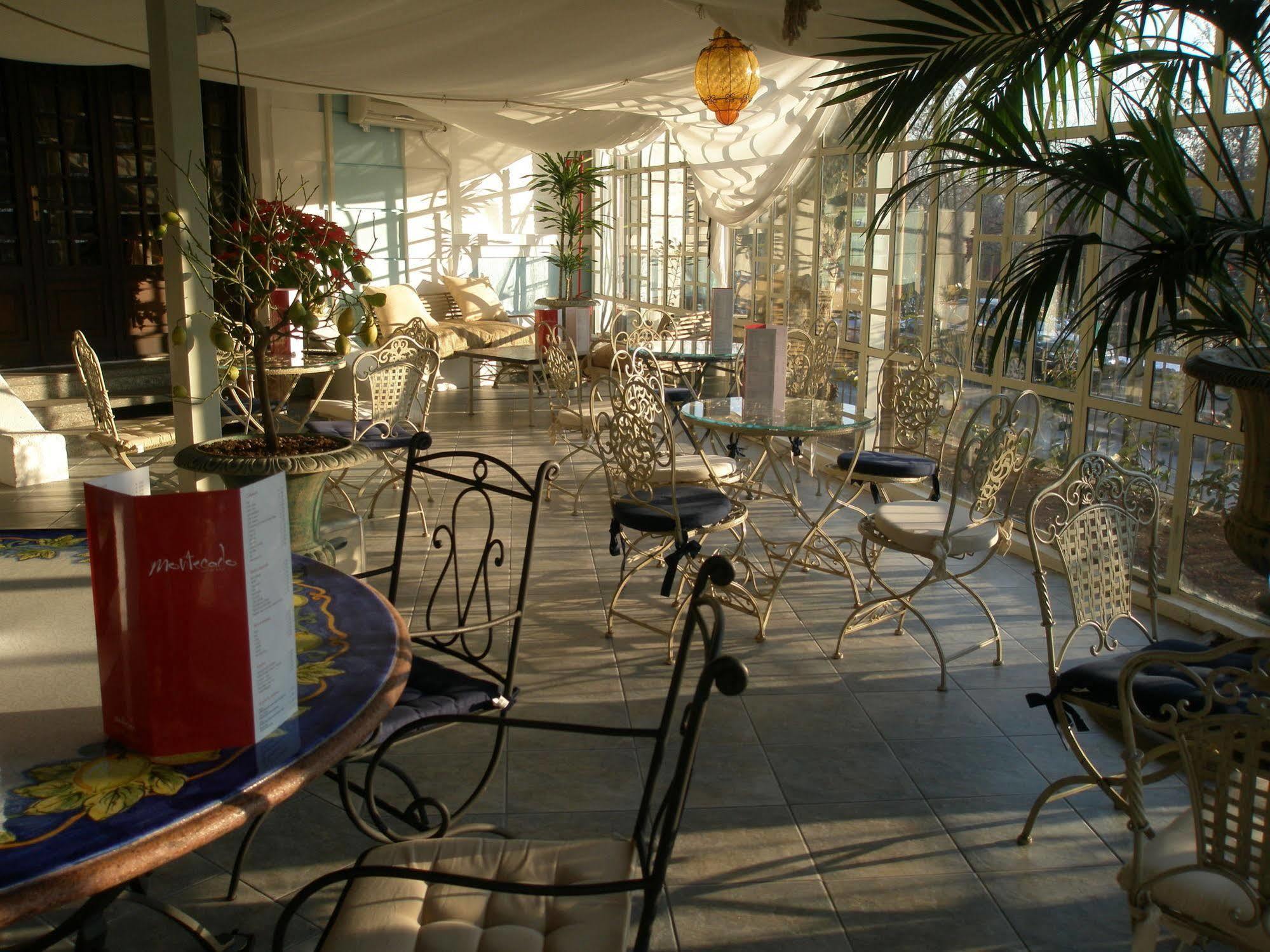 Hotel Montecarlo Castellanza Exterior photo